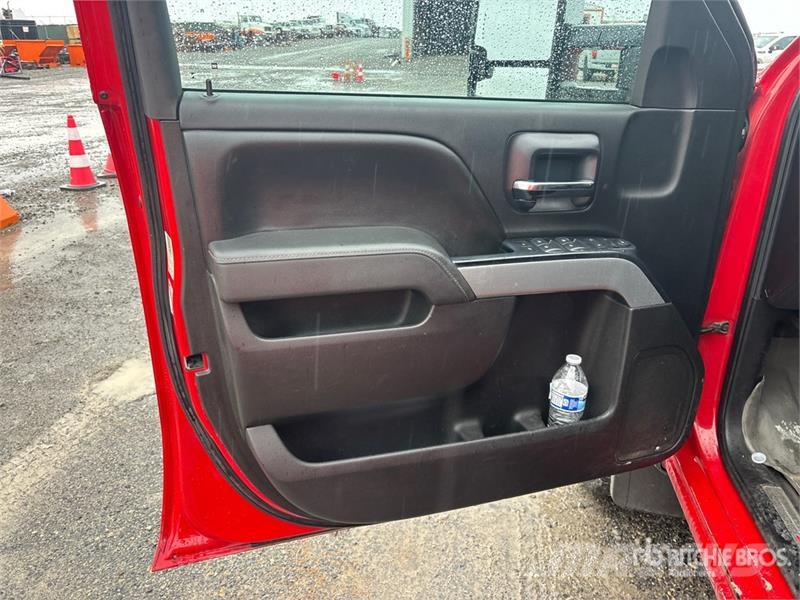Chevrolet Silverado 2500HD 4x4 Crew Cab Pickup Drugi