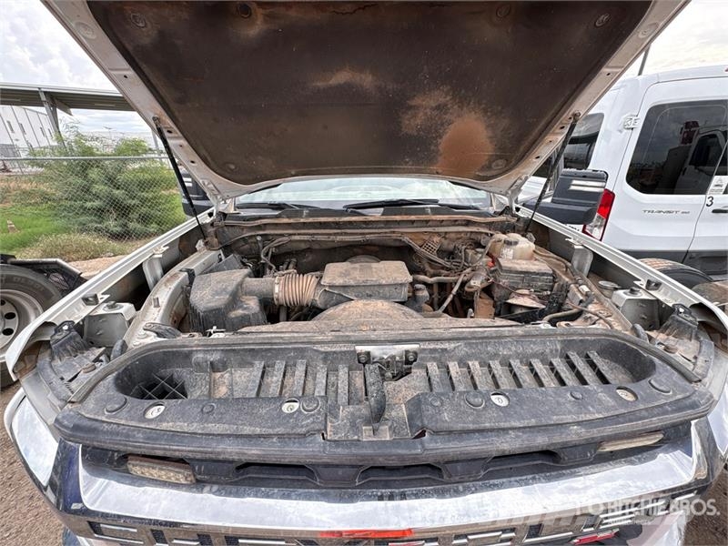 Chevrolet Silverado 2500HD Z71 4x4 Extended Cab Pickup Outro