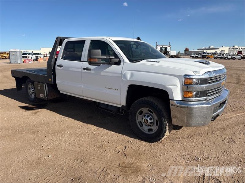 Chevrolet Silverado 2500HD شاحنات مسطحة/مفصلية الجوانب
