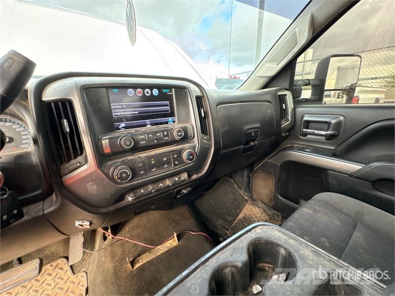 Chevrolet Silverado 2500HD Custom 4x4 Utility Truck ピックアップ／ドロップサイド