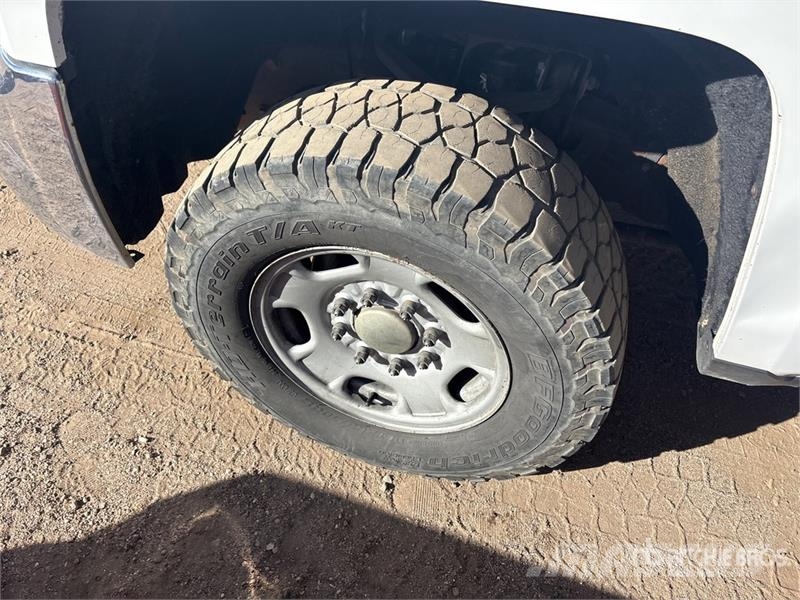 Chevrolet Silverado 2500HD شاحنات مسطحة/مفصلية الجوانب