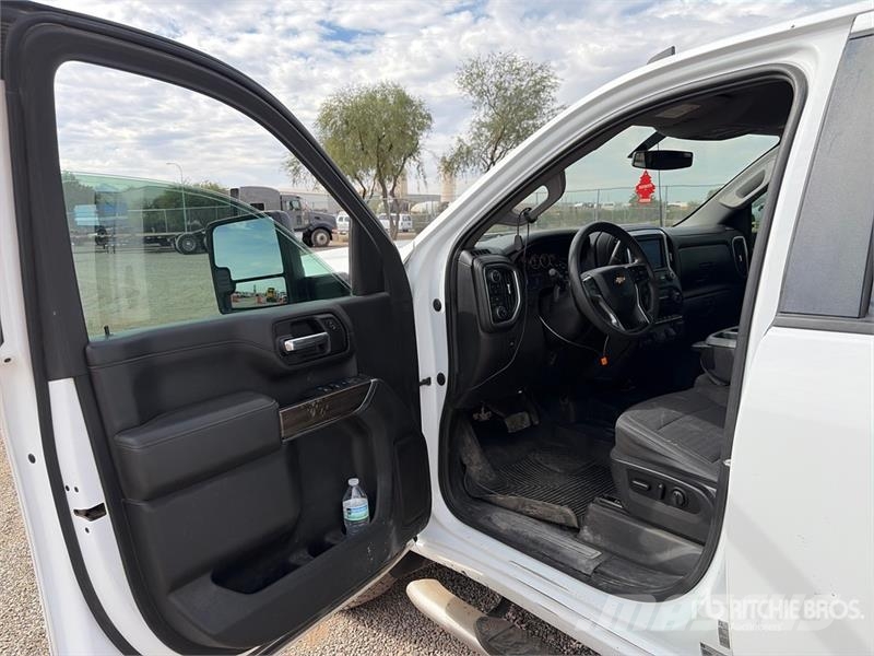 Chevrolet Silverado 2500HD 4x4 Crew Cab Pickup Otros