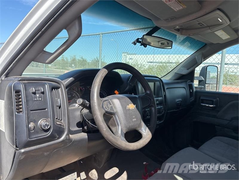 Chevrolet Silverado 2500 HD 4x2 Crew Cab Pickup Otros