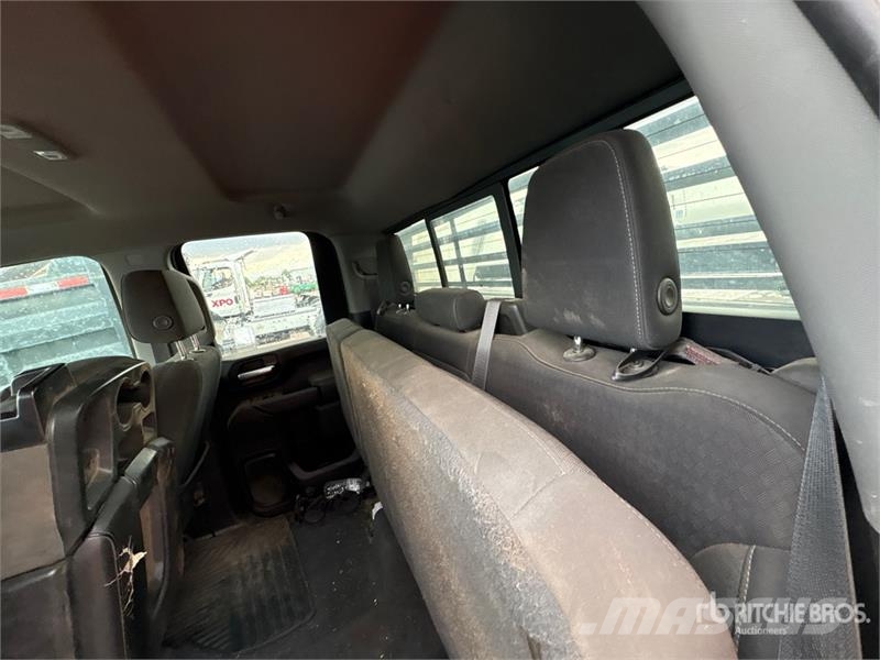 Chevrolet Silverado 2500HD Z71 4x4 Extended Cab Pickup (Inop Прочие фургоны