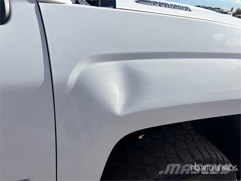 Chevrolet Silverado 2500HD شاحنات مسطحة/مفصلية الجوانب