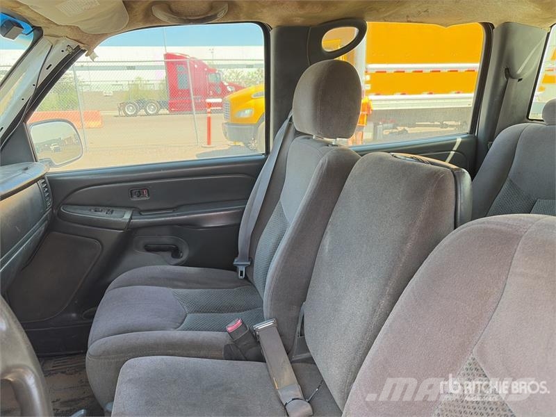 Chevrolet Silverado 2500 HD 4x2 Crew Cab Pickup Kita