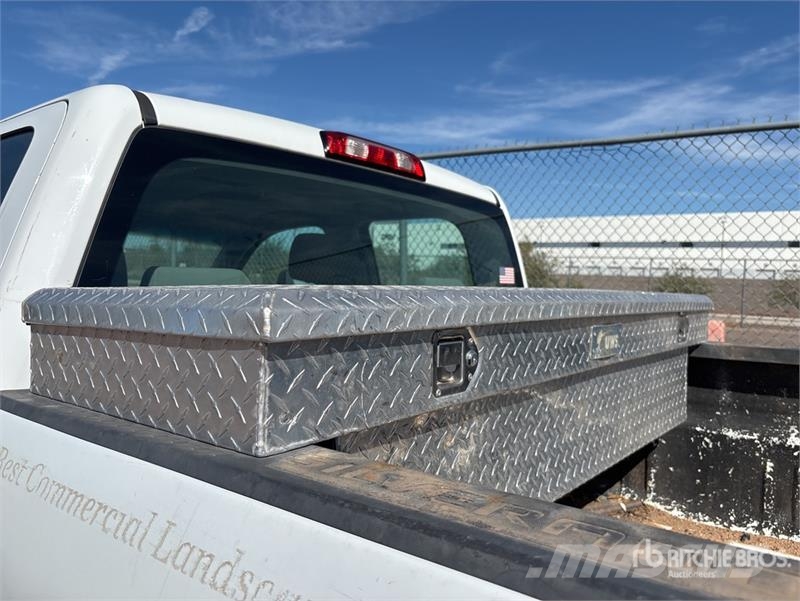 Chevrolet Silverado 2500 HD 4x2 Crew Cab Pickup Otros