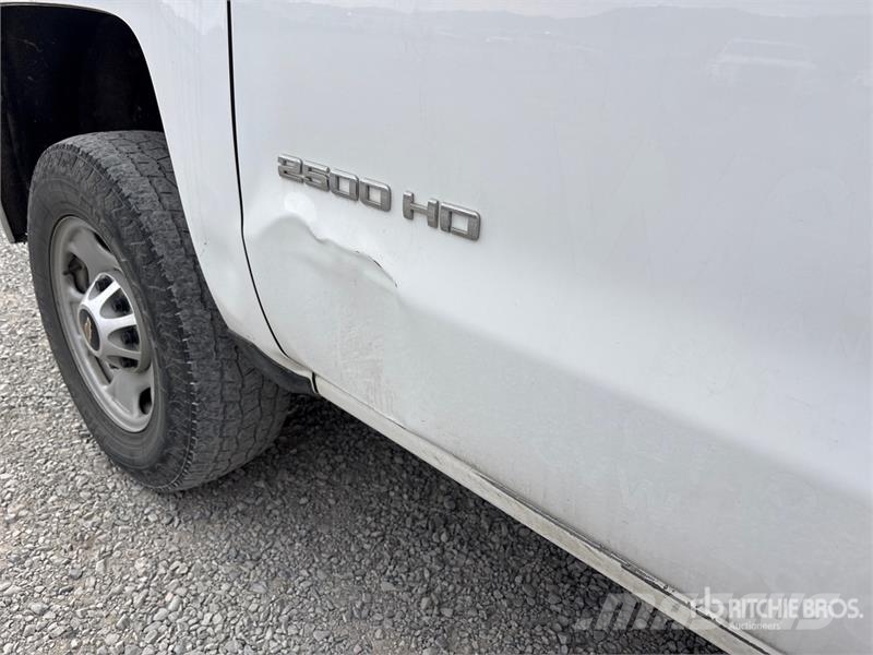 Chevrolet Silverado 2500HD Extended Cab Utility Truck Пикапи