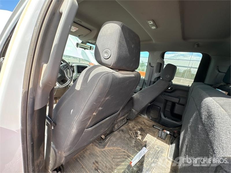Chevrolet Silverado 2500 HD Custom 4x4 Extended Cab Pickup Drugi