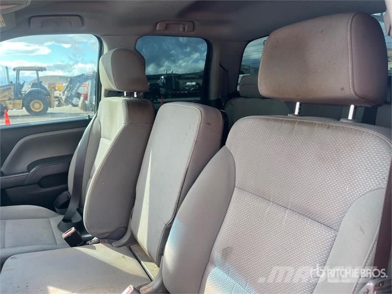 Chevrolet Silverado 2500HD 4x4 Crew Cab Utility Truck Prekucniki