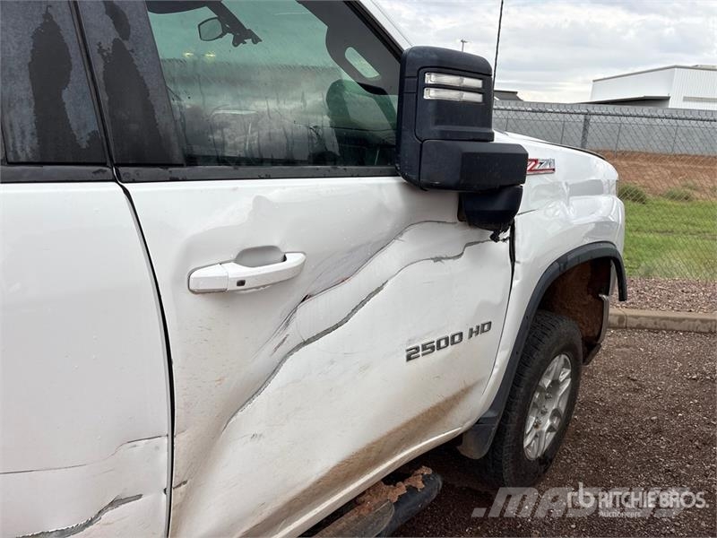 Chevrolet Silverado 2500HD Z71 4x4 Extended Cab Pickup (Inop Прочие фургоны