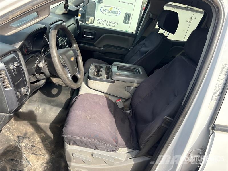 Chevrolet Silverado 2500HD Extended Cab Utility Truck Пикапи