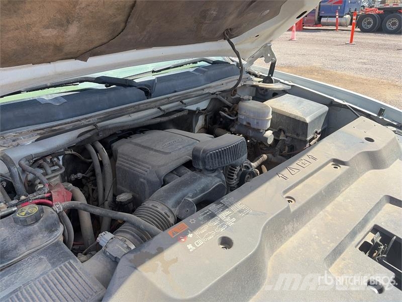 Chevrolet Silverado 2500 HD 4x2 Crew Cab Pickup Altele