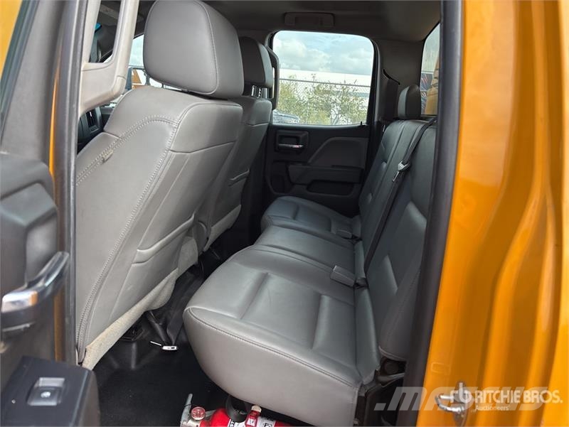 Chevrolet Silverado 2500HD Vieglais kravas automobilis/izkraušana no sāniem