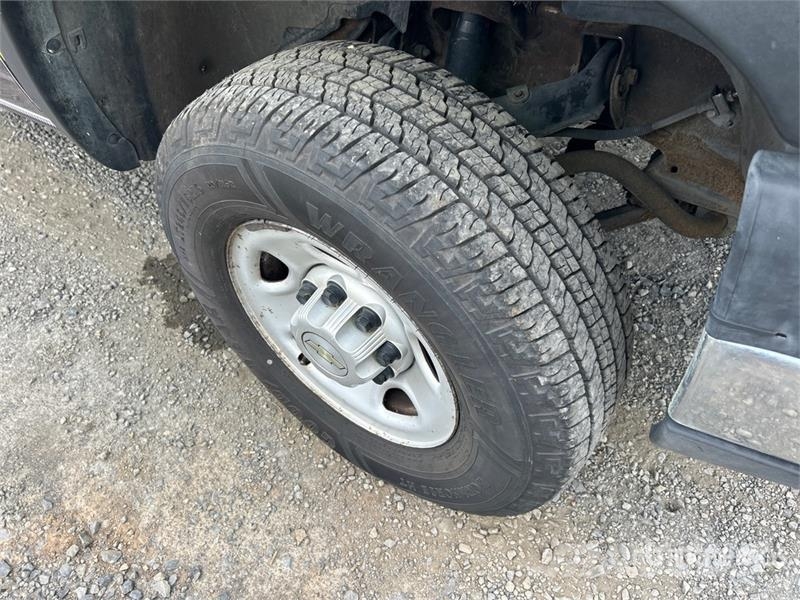 Chevrolet Silverado 2500HD 4x2 Utility Truck Vieglais kravas automobilis/izkraušana no sāniem