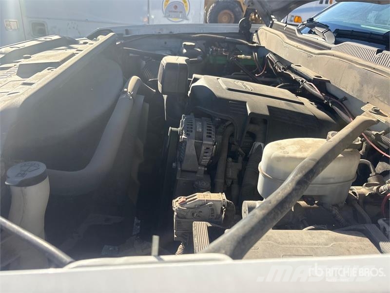 Chevrolet Silverado 2500HD 4x4 Crew Cab Utility Truck 픽업/드롭사이드