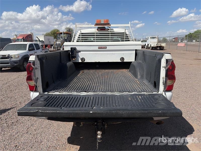 Chevrolet Silverado 2500 HD 4x2 Crew Cab Pickup Kita