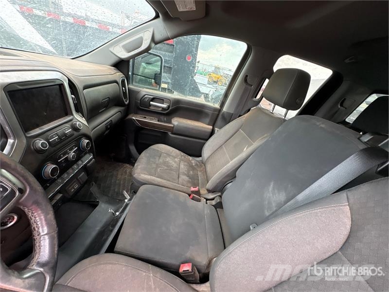 Chevrolet Silverado 2500HD Z71 4x4 Extended Cab Pickup (Inop Прочие фургоны