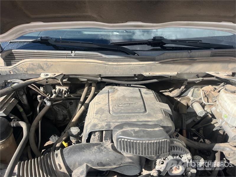 Chevrolet Silverado 2500HD 4x4 Crew Cab Utility Truck Prekucniki