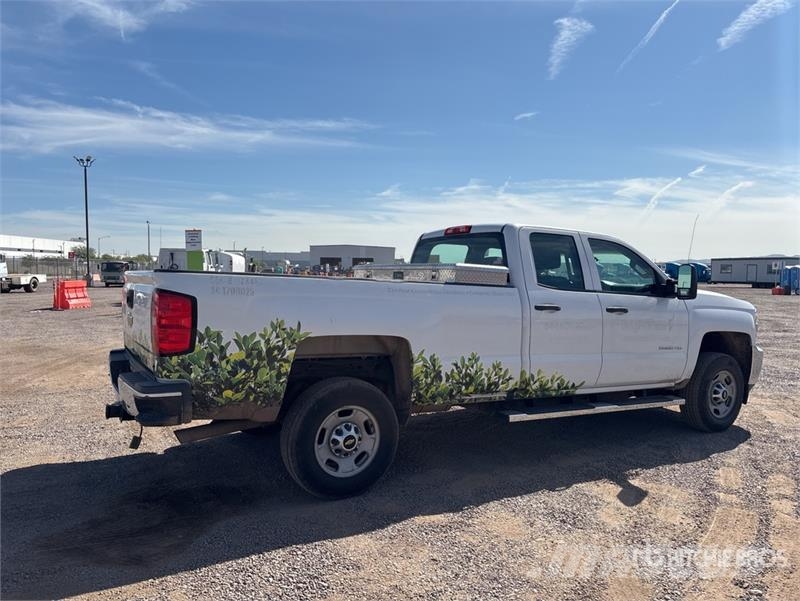 Chevrolet Silverado 2500 HD 4x2 Crew Cab Pickup Otros