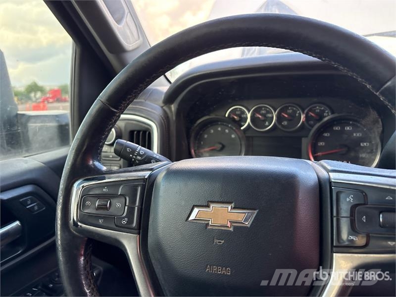 Chevrolet Silverado 2500HD Z71 4x4 Crew Cab Pickup その他