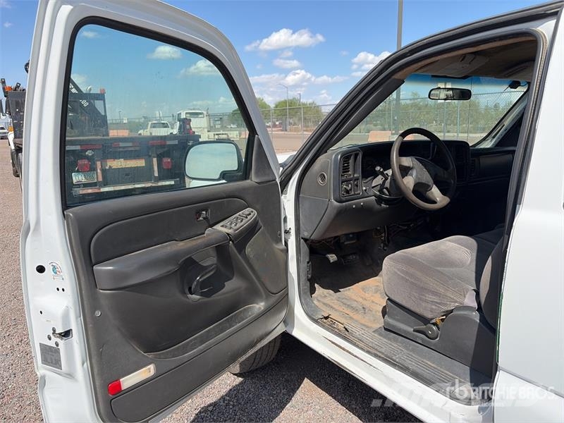 Chevrolet Silverado 2500 HD 4x2 Crew Cab Pickup Kita