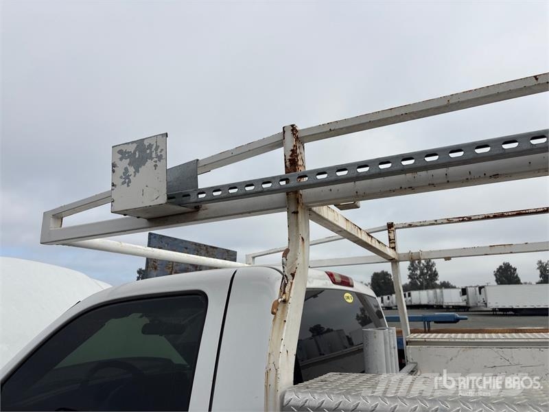 Chevrolet Silverado 2500HD 4x2 Utility Truck Pik up kamioni