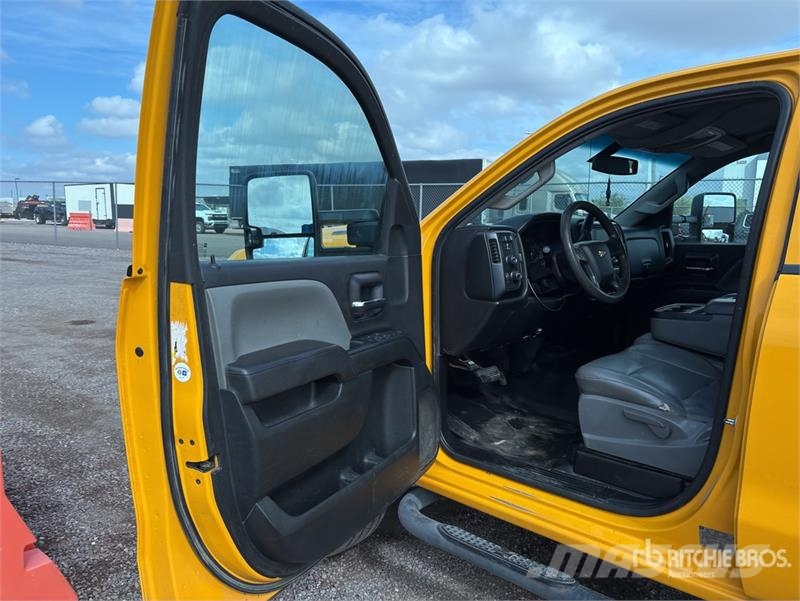 Chevrolet Silverado 2500HD Vieglais kravas automobilis/izkraušana no sāniem