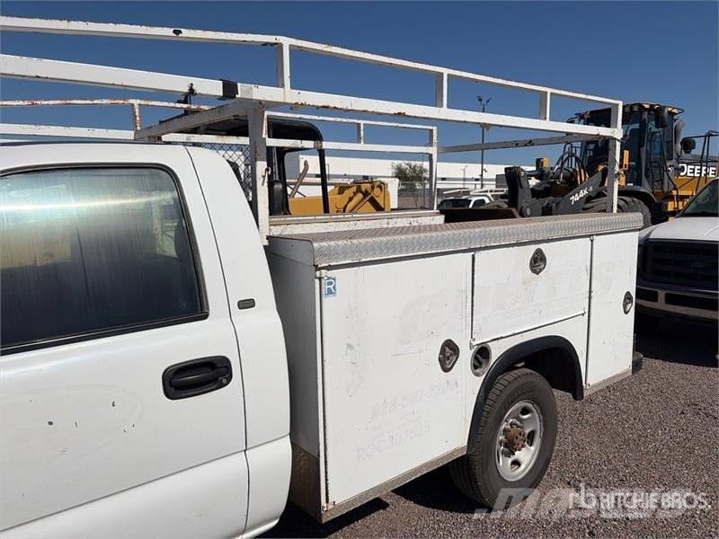 Chevrolet Silverado 2500HD 4x2 Utility Truck Pick-upy / Pojazdy z otwieranymi burtami