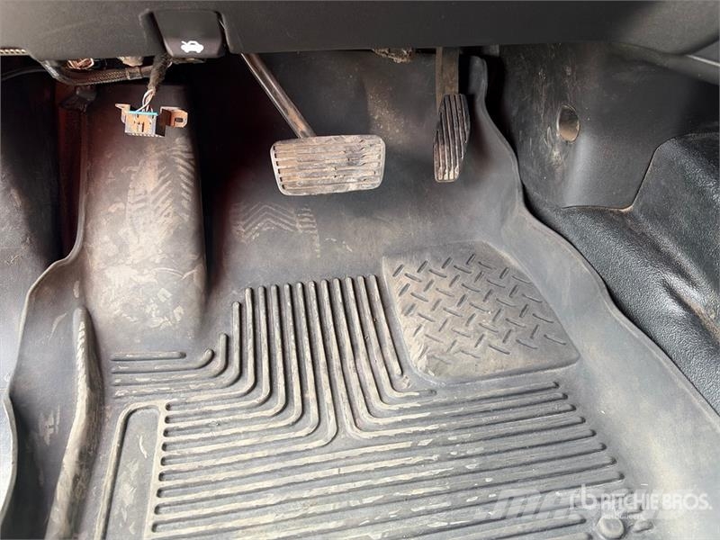 Chevrolet Silverado 2500HD 4x4 Crew Cab Pickup Otros