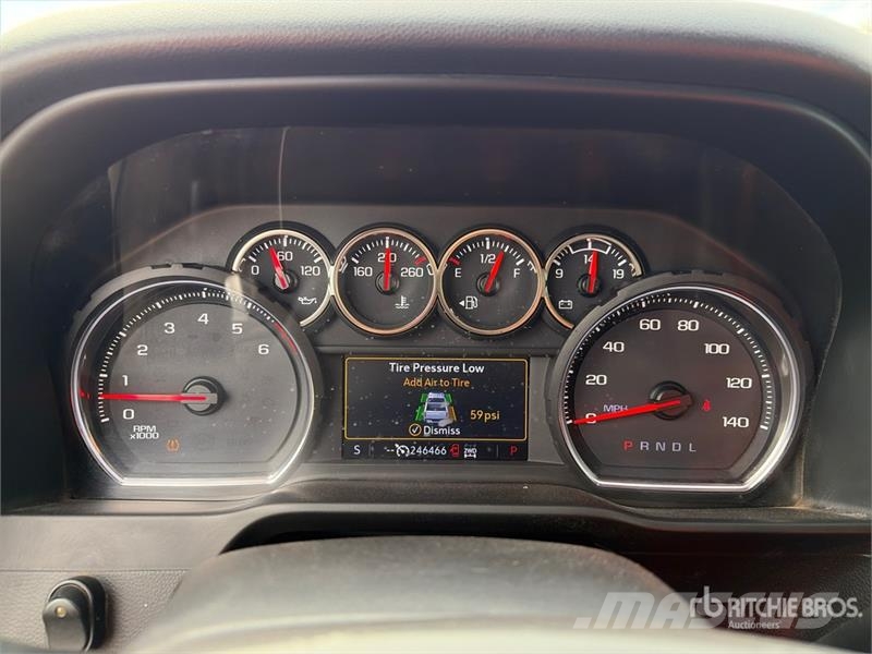 Chevrolet Silverado 2500HD 4x4 Crew Cab Pickup Otros