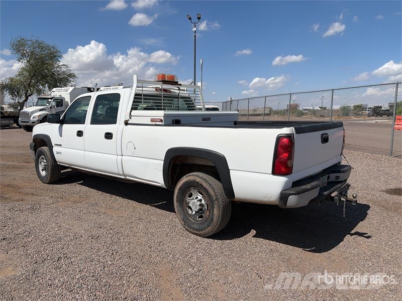 Chevrolet Silverado 2500 HD 4x2 Crew Cab Pickup Kita