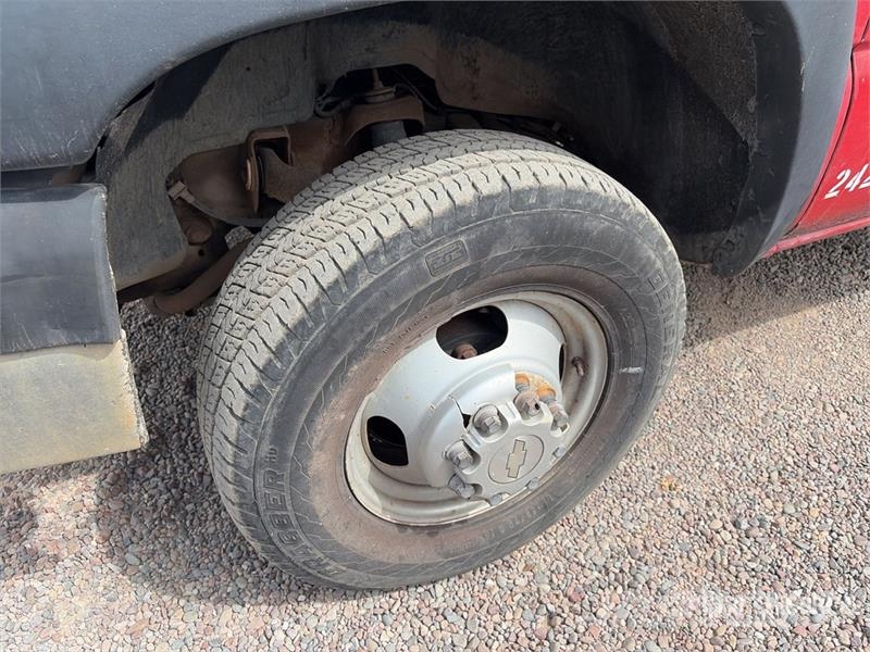 Chevrolet Silverado 3500 4x2 Crew Cab Flatbed Truck Camiones de cama baja