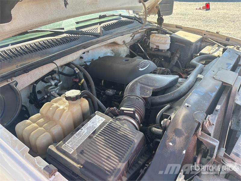 Chevrolet Silverado 3500 شاحنات مسطحة/مفصلية الجوانب
