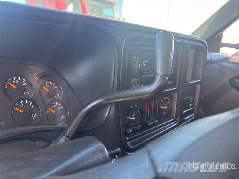 Chevrolet Silverado 3500 شاحنات مسطحة/مفصلية الجوانب
