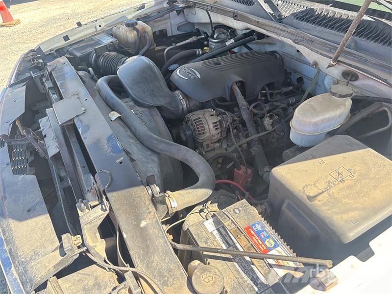 Chevrolet Silverado 3500 شاحنات مسطحة/مفصلية الجوانب