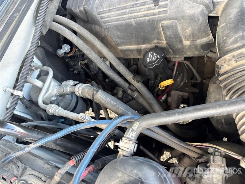 Chevrolet Silverado 3500HD Pritschenwagen/Pritschenwagen mit Seitenklappe