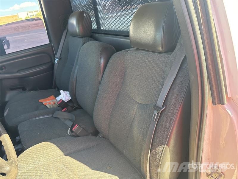 Chevrolet Silverado 3500 شاحنات مسطحة/مفصلية الجوانب