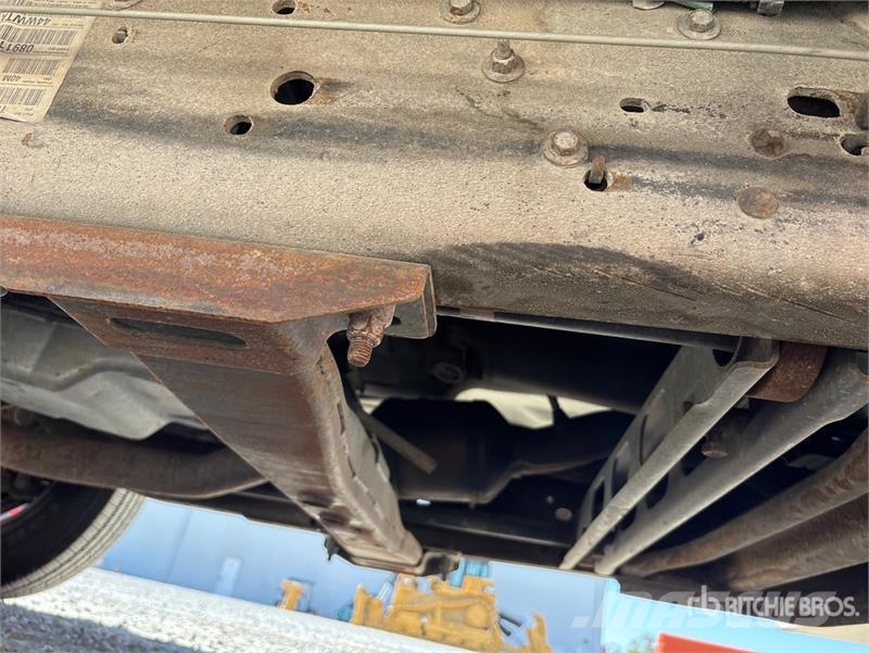 Chevrolet Silverado 3500HD Tovornjaki s kesonom/platojem