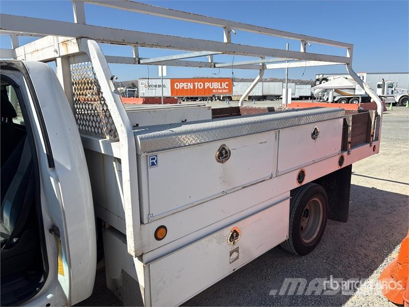 Chevrolet Silverado 3500HD Tovornjaki s kesonom/platojem