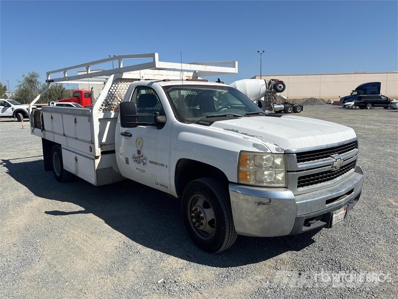 Chevrolet Silverado 3500HD Tovornjaki s kesonom/platojem