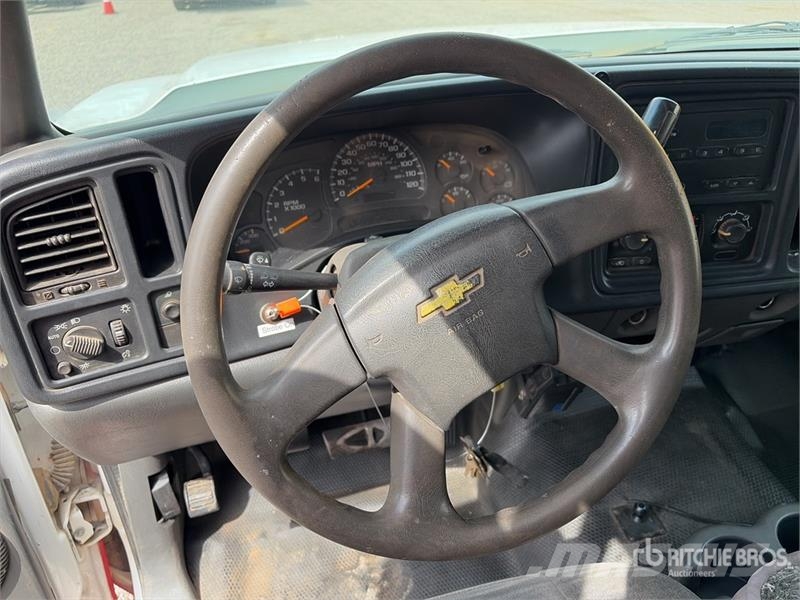 Chevrolet Silverado 3500 4x2 Crew Cab Flatbed Truck Camiones de cama baja