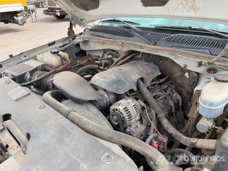 Chevrolet Silverado 3500 4x2 Crew Cab Flatbed Truck Camiones de cama baja