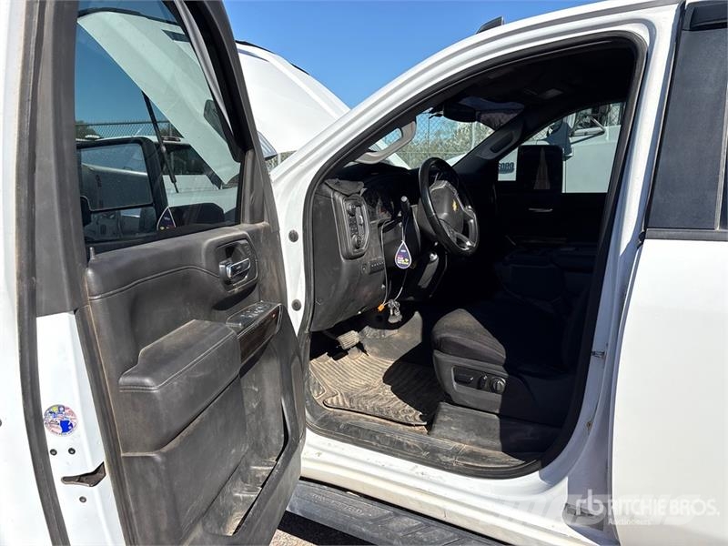Chevrolet Silverado 3500HD 平ボディー