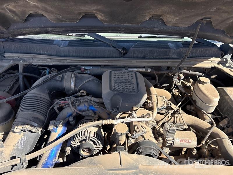 Chevrolet Silverado 3500HD Tovornjaki s kesonom/platojem