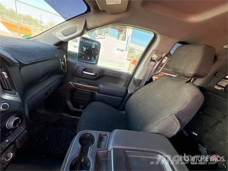 Chevrolet Silverado 3500HD 平ボディー