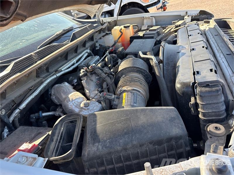 Chevrolet Silverado 3500HD 平ボディー