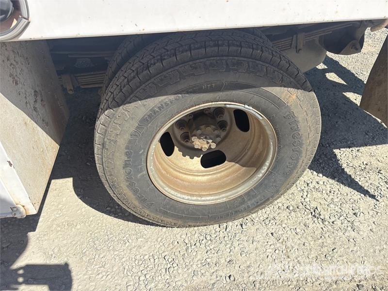 Chevrolet Silverado 3500 شاحنات مسطحة/مفصلية الجوانب