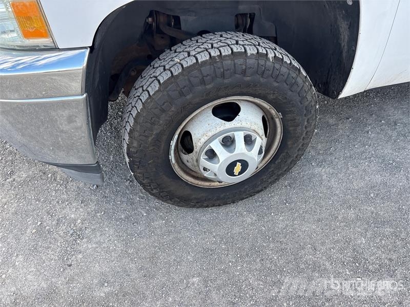 Chevrolet Silverado 3500HD Pritschenwagen/Pritschenwagen mit Seitenklappe