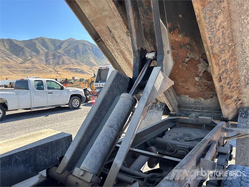 Chevrolet Silverado 3500HD Dump Truck Tipper trucks
